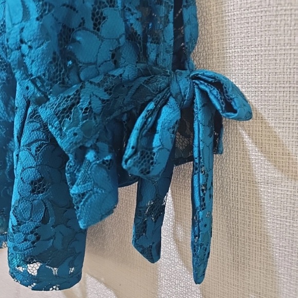 Charter Club Blue Floral Lace Top Size XS - Picture 2 of 8